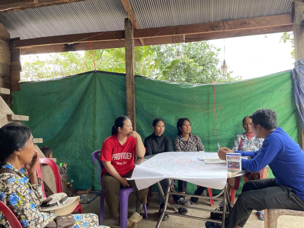 Chunny takes part in a discussion session with mentor, alongside other community members.